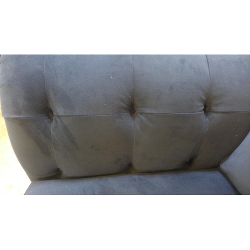 1462 - A blue velvet buttoned two seater sofa with elephant print cushion