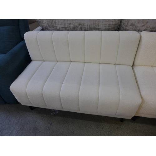 1521 - A white upholstered bench seat