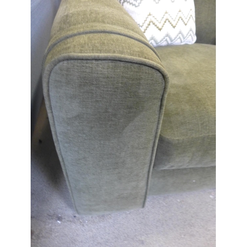 1538 - A chunky forest green upholstered love seat