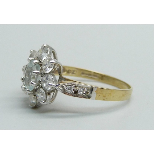 1025 - A 9ct gold and cubic zirconia ring, 1.9g, M