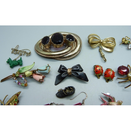 1038 - Assorted vintage jewellery, (one butterfly brooch lacking pin)