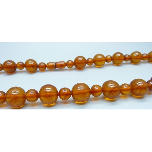 1046 - An amber bead necklet, 64g