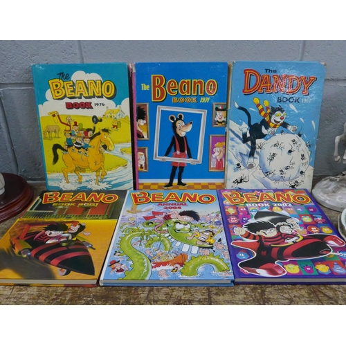 1068 - A box of Beano and Dandy Comics, 1960's onwards and a Guiness Book of World Records 1999, 2004 and 2... 