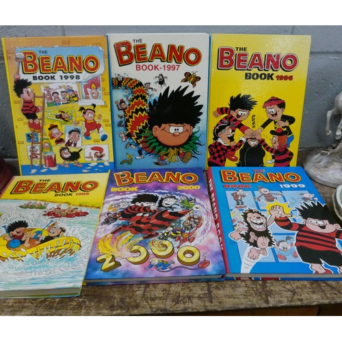 1068 - A box of Beano and Dandy Comics, 1960's onwards and a Guiness Book of World Records 1999, 2004 and 2... 