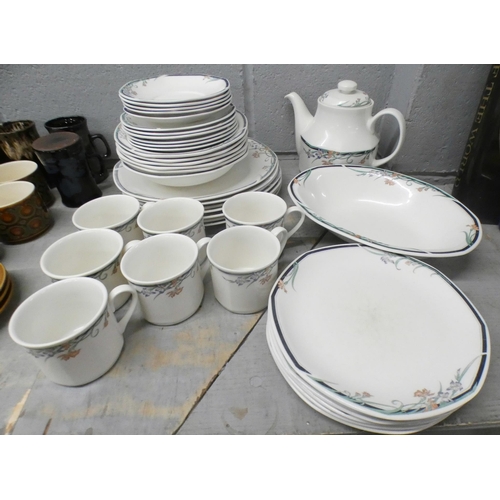 1079 - A six setting Royal Doulton Juno tea service and dinnerwares **PLEASE NOTE THIS LOT IS NOT ELIGIBLE ... 