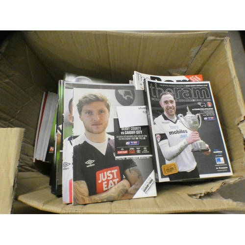 1085 - Three boxes of Derby County programmes, 1980s onwards, 403 home and 167 away **PLEASE NOTE THIS LOT ... 