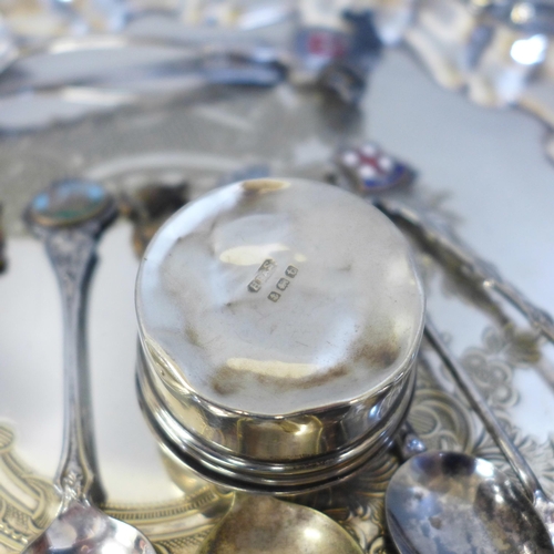 625 - A collection of EPNS collectors spoons, a plated salver and a silver pill box