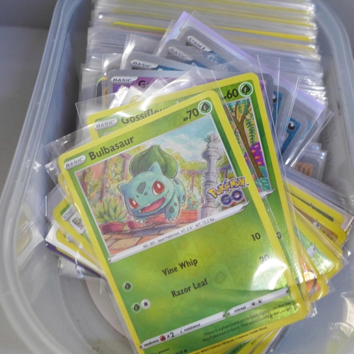 633 - Over 220 holographic Pokemon cards