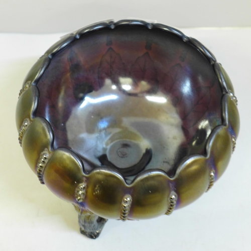 642 - An amethyst carnival glass bowl, 9.5cm