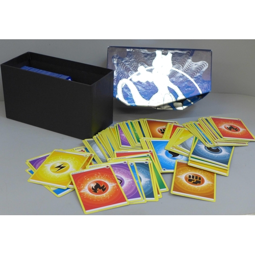 643 - 400 Pokemon cards in collectors box