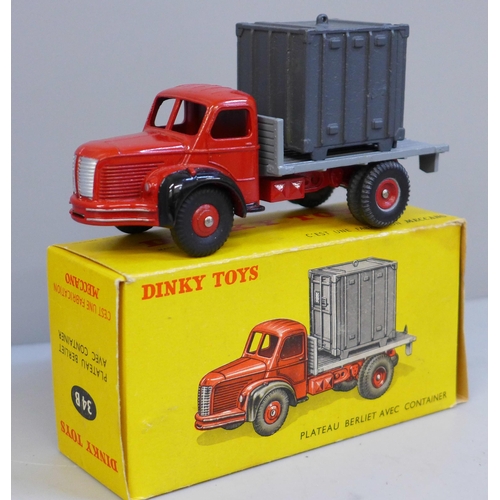 668 - A Dinky Toys French Plateau Berliet Avec Container, No. 34B, boxed