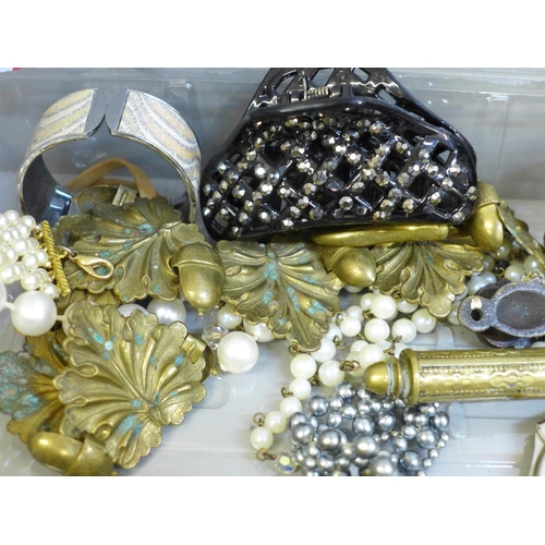 697 - A collection of costume jewellery and other assorted items