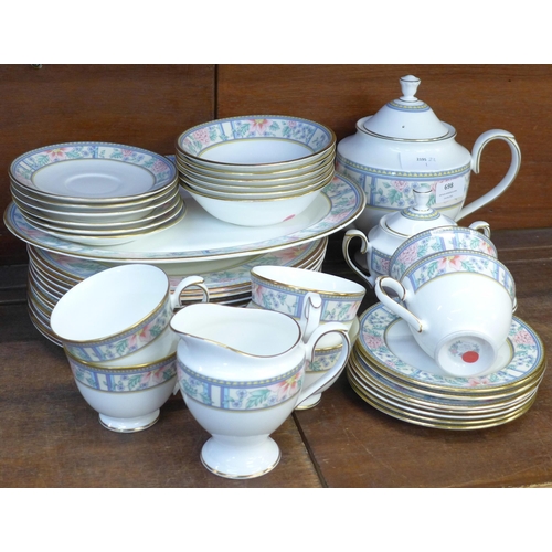 698 - A Royal Grafton Sumatra tea and dinner service (41 pieces)   **PLEASE NOTE THIS LOT IS NOT ELIGIBLE ... 