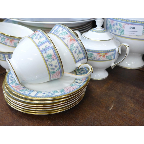 698 - A Royal Grafton Sumatra tea and dinner service (41 pieces)   **PLEASE NOTE THIS LOT IS NOT ELIGIBLE ... 