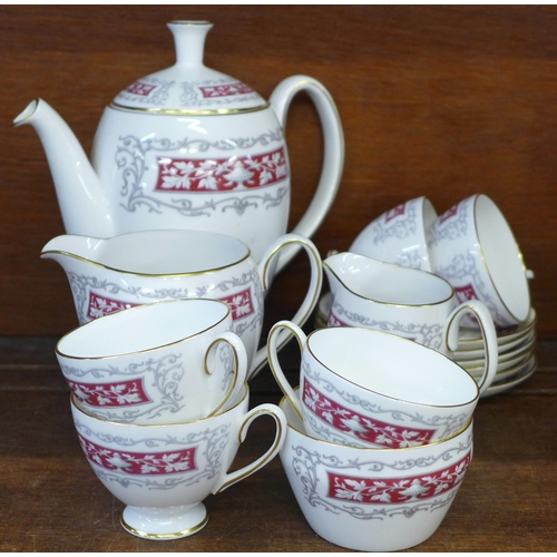 703 - A Shelley Blenheim six setting tea service, five cups, six saucers, two cream and a teapot   **PLEAS... 