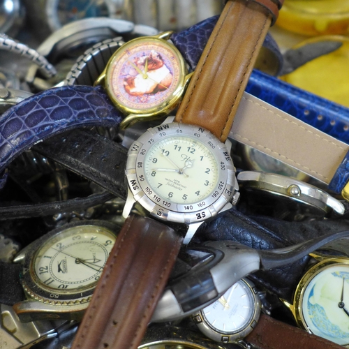 729 - Assorted wristwatches