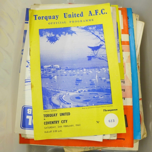 741 - 175 assorted football programmes from 1950s/1960s