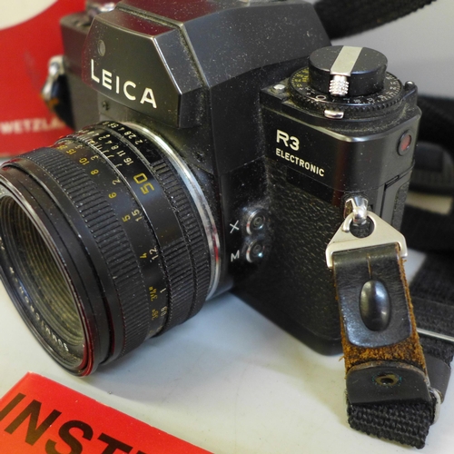 750 - A Leica R3 camera and 1:2/50 lens, both with boxes