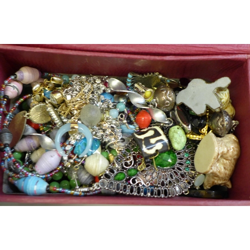 774 - A tub of costume jewellery