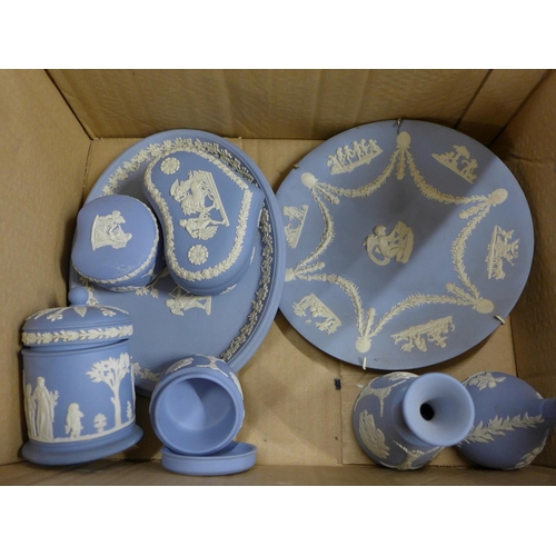 816 - Ten items of Wedgwood Jasperware