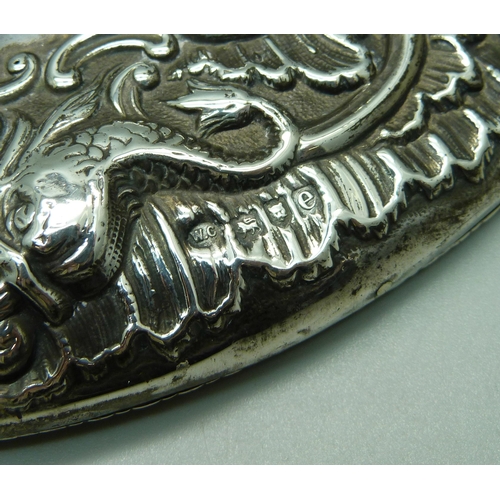 867 - A William Comyns embossed silver hand mirror, London 1900