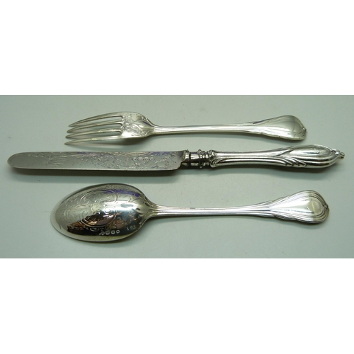 868 - A Victorian three piece silver Christening set, London 1875, knife with silver blade, total weight 1... 