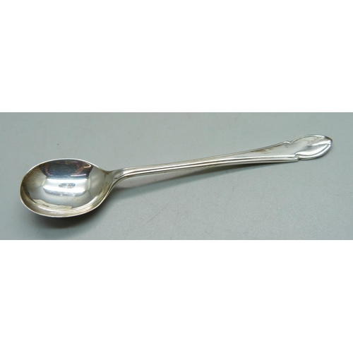 871 - A cased set of six silver coffee spoons, Sheffield 1928, 40g