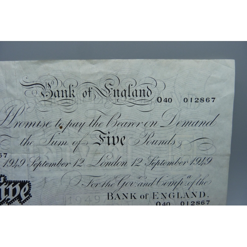 876 - A Bank of England white Five Pounds note, 040 012867, Beale Chief Cashier