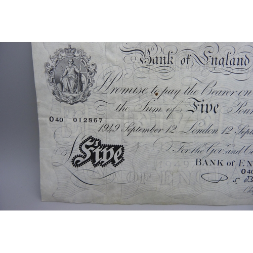 876 - A Bank of England white Five Pounds note, 040 012867, Beale Chief Cashier