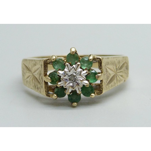 968 - A 9ct gold, emerald and diamond cluster ring, 3.4g, R