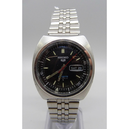 981 - A Seiko 5 Sports wristwatch