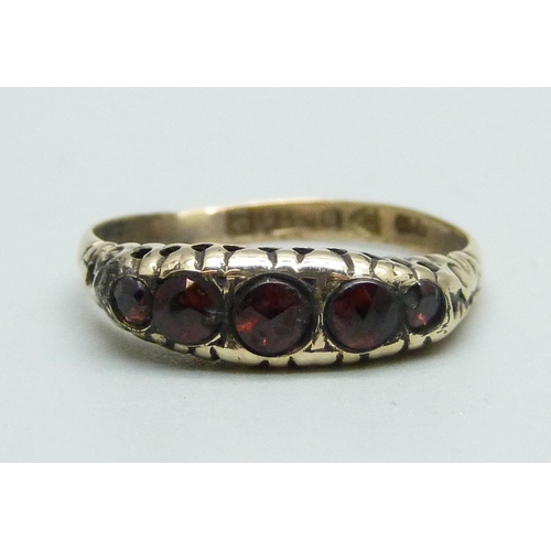 987 - A 9ct gold, five stone garnet ring, Chester 1911, 1.3g, L