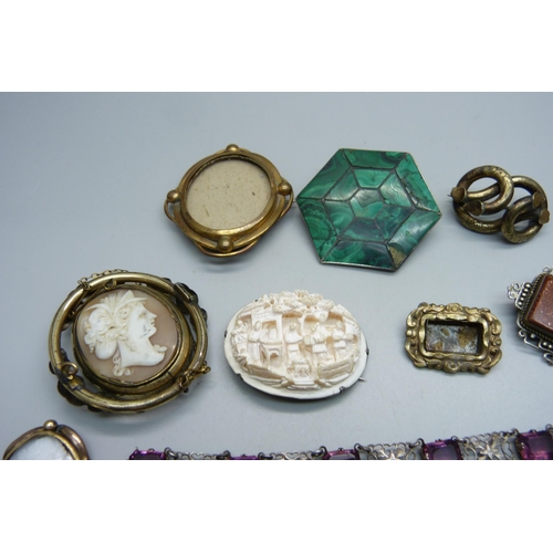 989 - A collection of Victorian brooches including white metal and rolled gold, some a/f