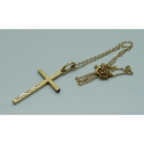 995 - A 9ct gold cross pendant and chain, 2.6g