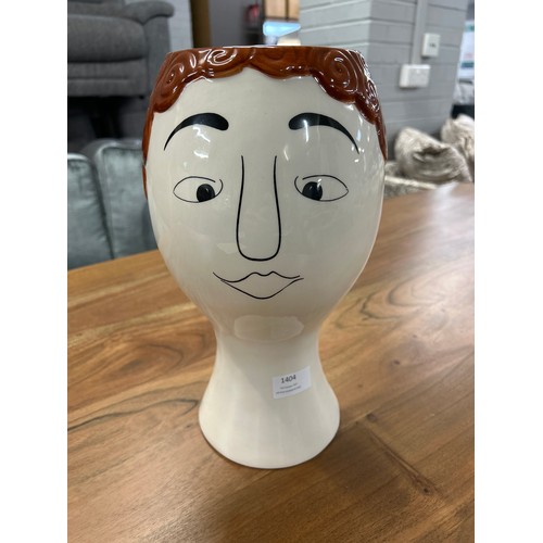 1404 - A ceramic Doodleman face vase, H 32cms (FPC14)   #