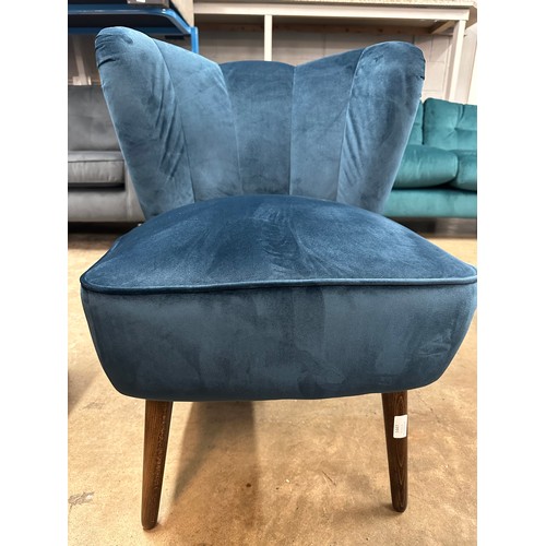 1447 - A Prussian blue velvet side chair