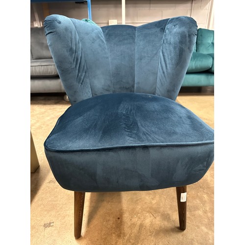 1447 - A Prussian blue velvet side chair