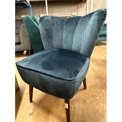 1447 - A Prussian blue velvet side chair