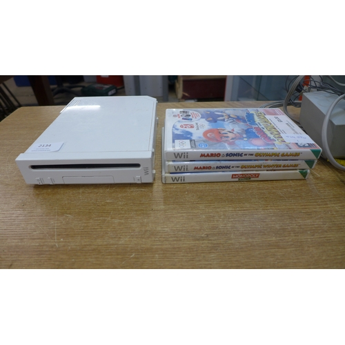 2134 - A Wii console with leads and games