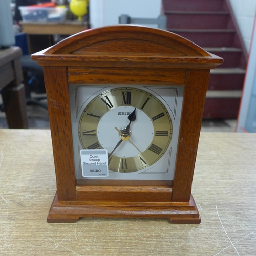 2147 - A Seiko Sweephand wooden battery powered mantel clock  - ex demo