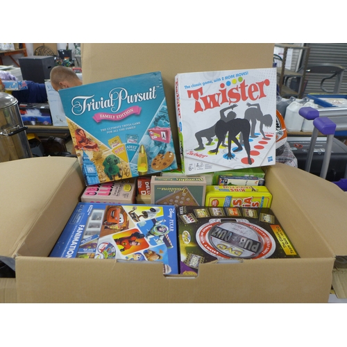 2404 - A box of assorted games