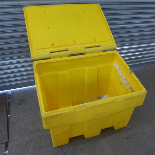 2312 - A grit box with lid, 1100L