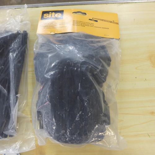 2324 - Approximately 1000 black cable ties, a set of site hard cap knee pads, 2 Glenwear protective overall... 