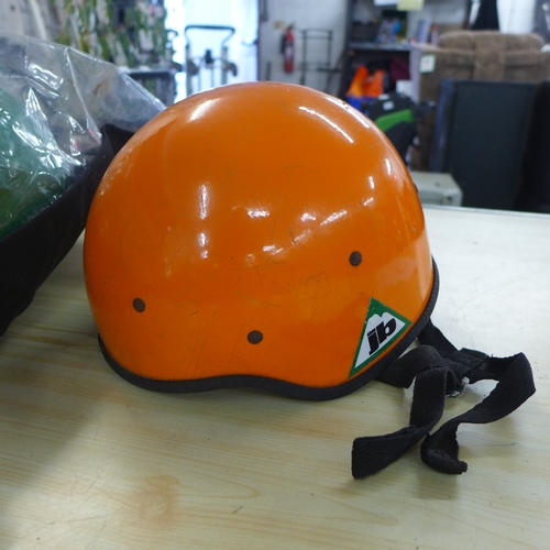 2328 - 6 Rock climbing helmets