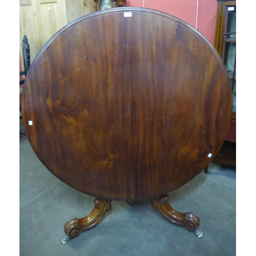 108 - A Victorian mahogany circular tilt top breakfast table