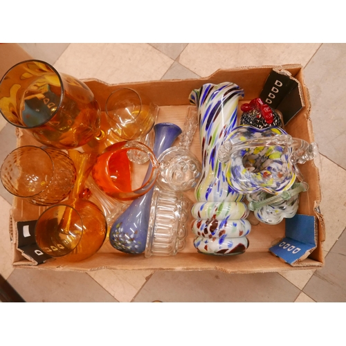 364 - Assorted mid 20th Century glass vases, glasses, etc.