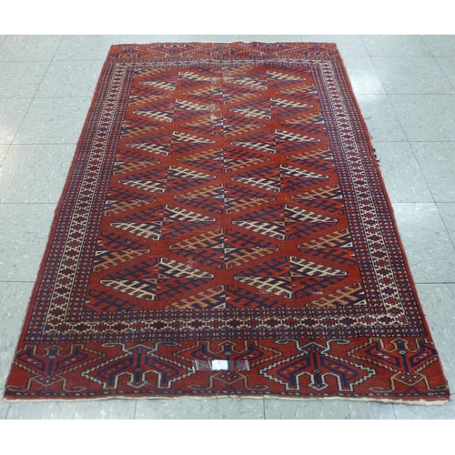 80 - An eastern Tekke Turkoman tight hand knotted antique rug, 166 x 109cms