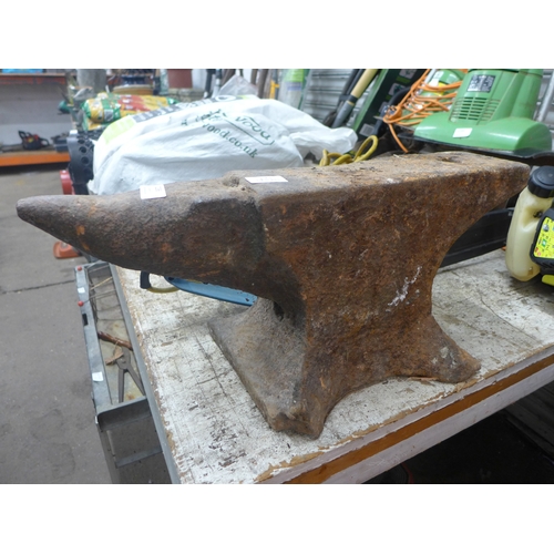 2236 - An Approx. 75kg anvil