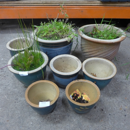 2258 - Eight ceramic plant pots