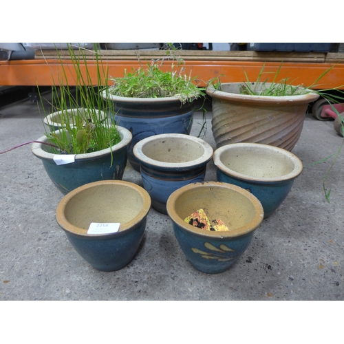 2258 - Eight ceramic plant pots